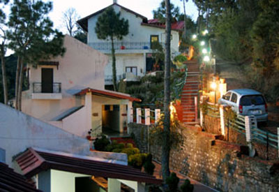 Woodsvilla Resort 